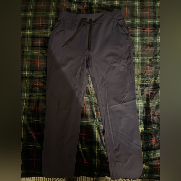 Size 8 lululemon track pants - Picture 1 of 2